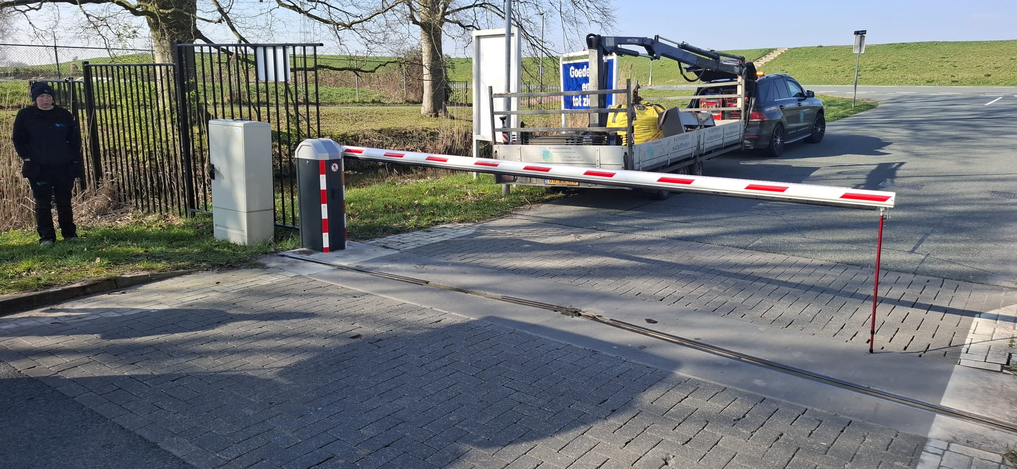 Slagboom installatie landelijke locatie privé oprit