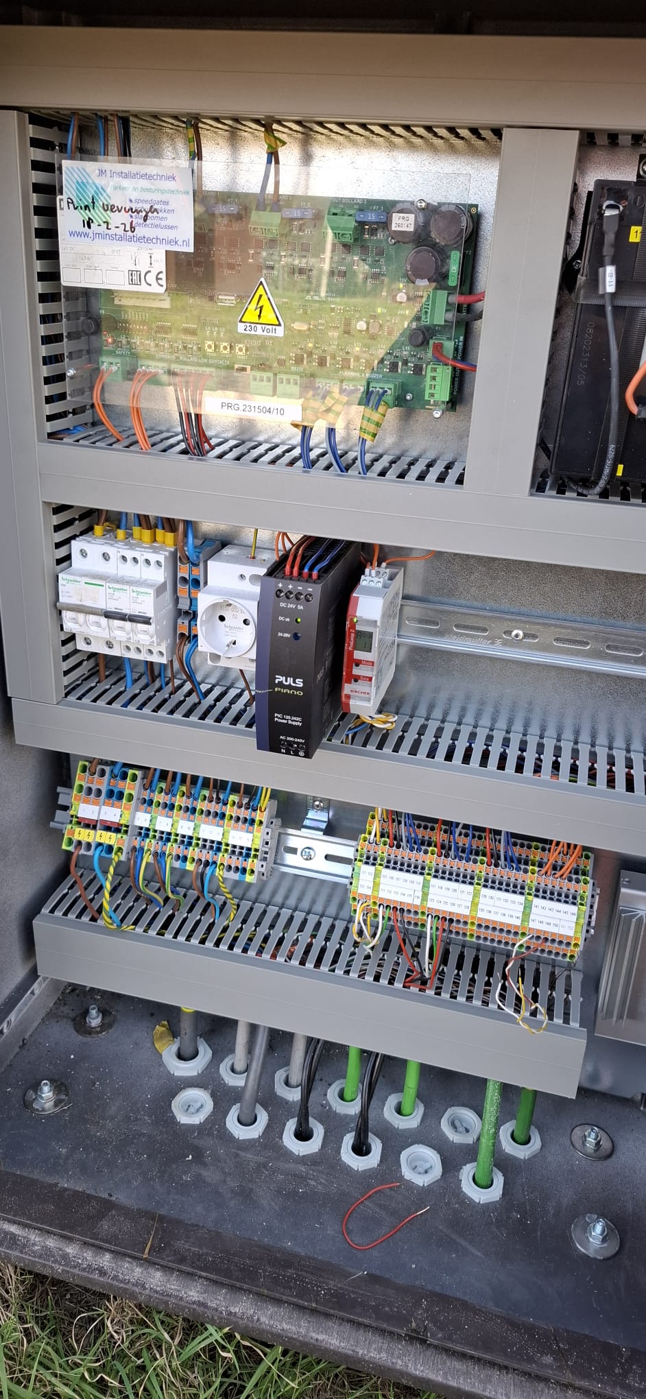 Maatwerk schakelkast besturingssysteem PLC toegangscontrole