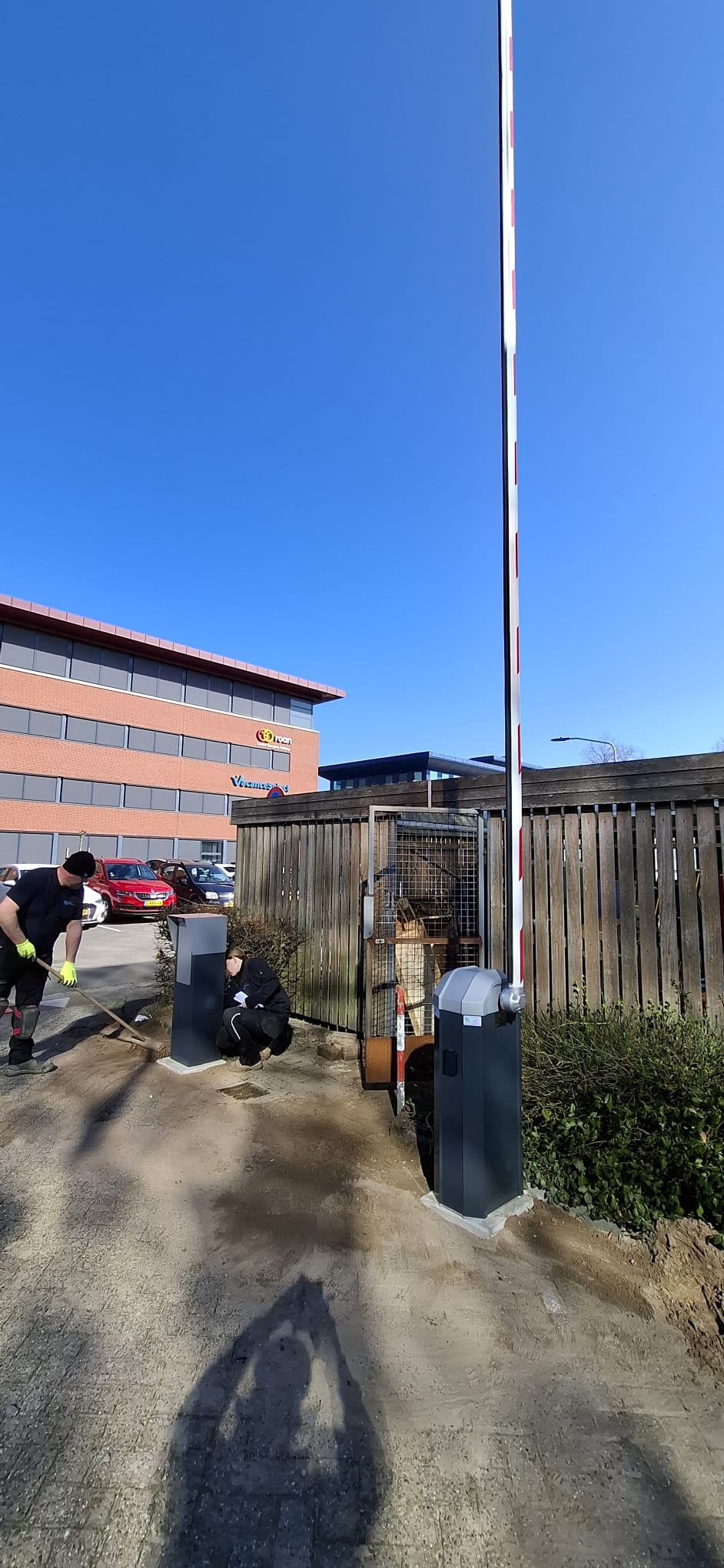 Slagboom bedrijfsterrein toegang installatie montage
