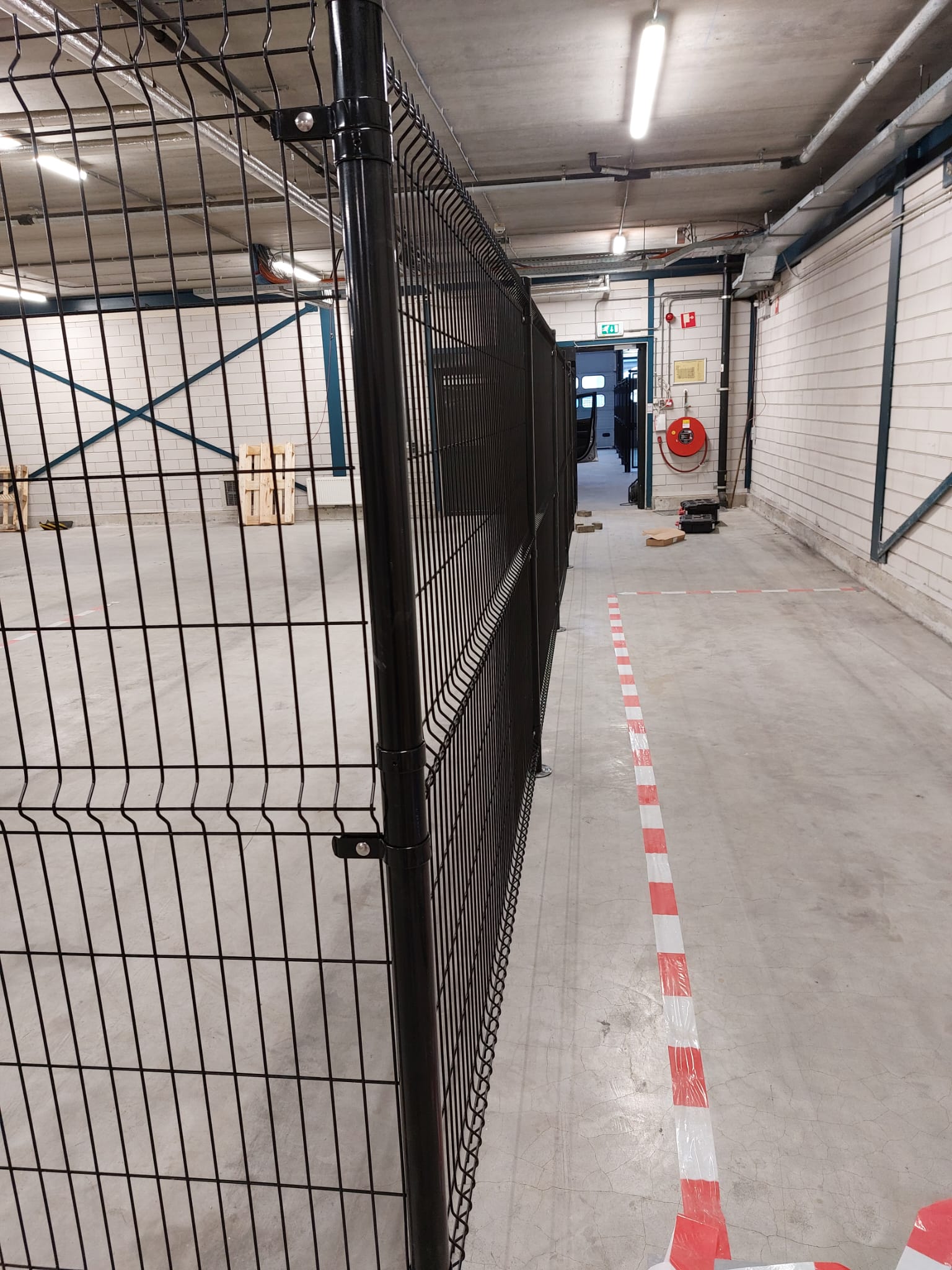 Industrieel hekwerk logistiek centrum sectie afscheiding