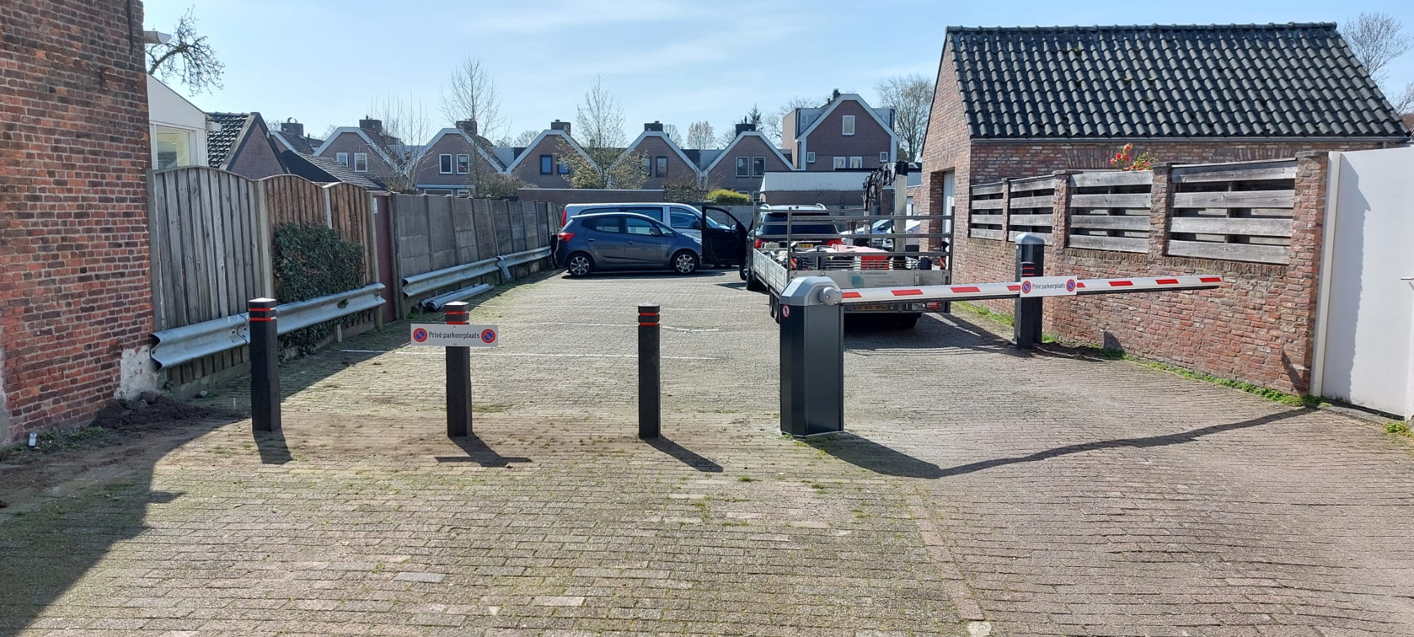 Slagboom bollards privé parkeerplaats combinatie