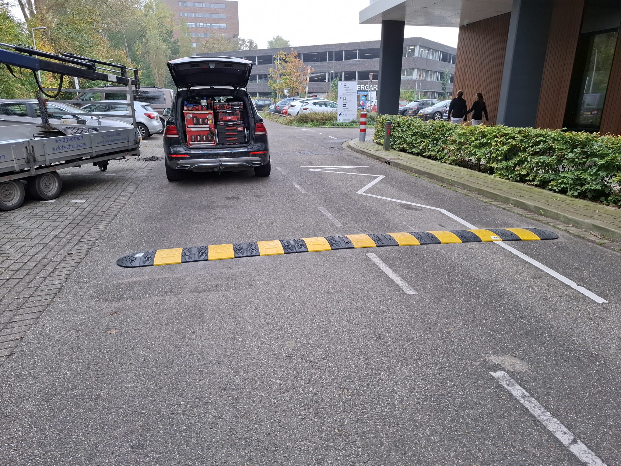 Verkeersdrempels parkeerterrein HagaZiekenhuis Zoetermeer installatie