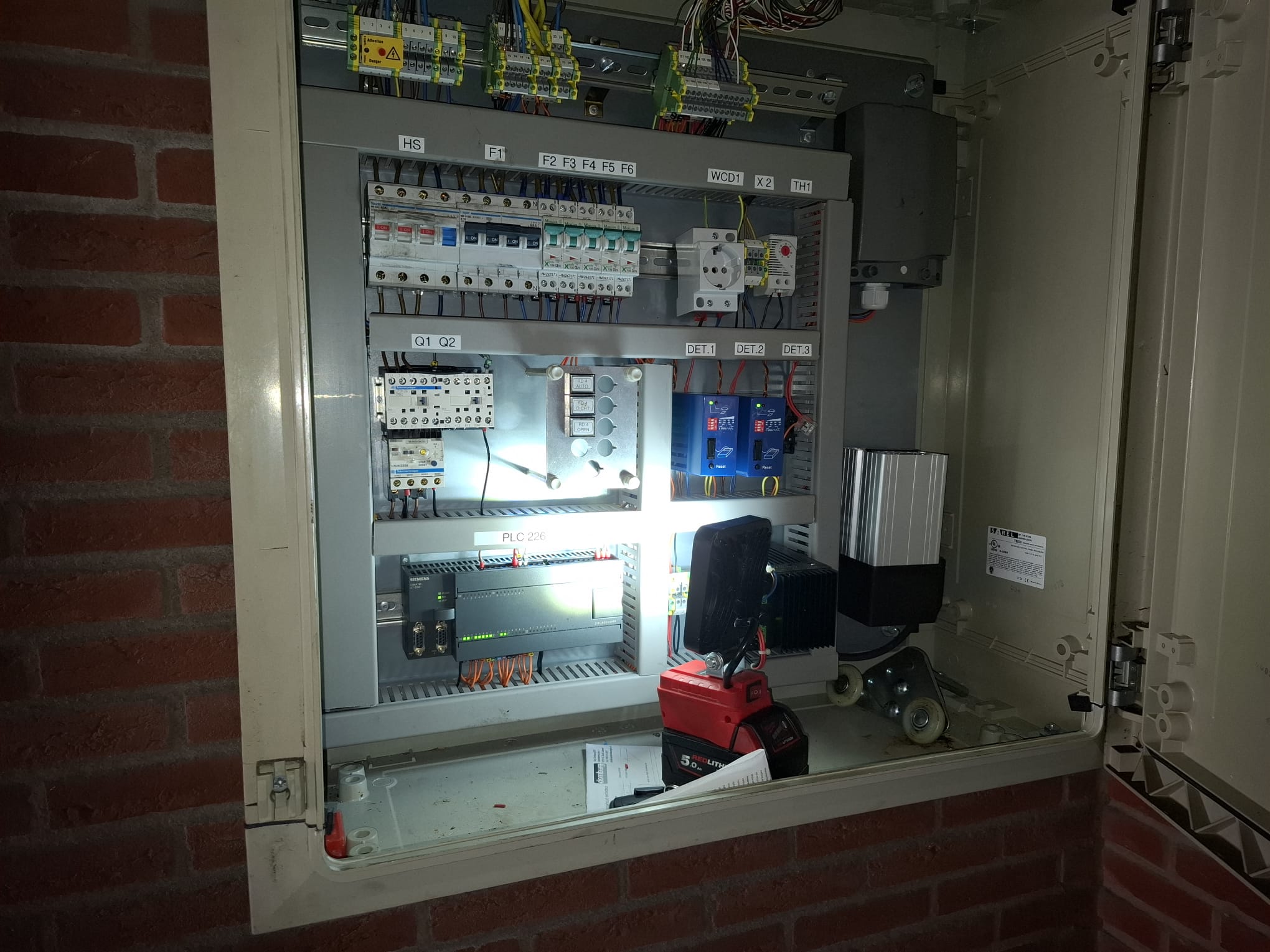 JMI ZG9500 nieuwe speedgate met loopdeur vervanging installatie