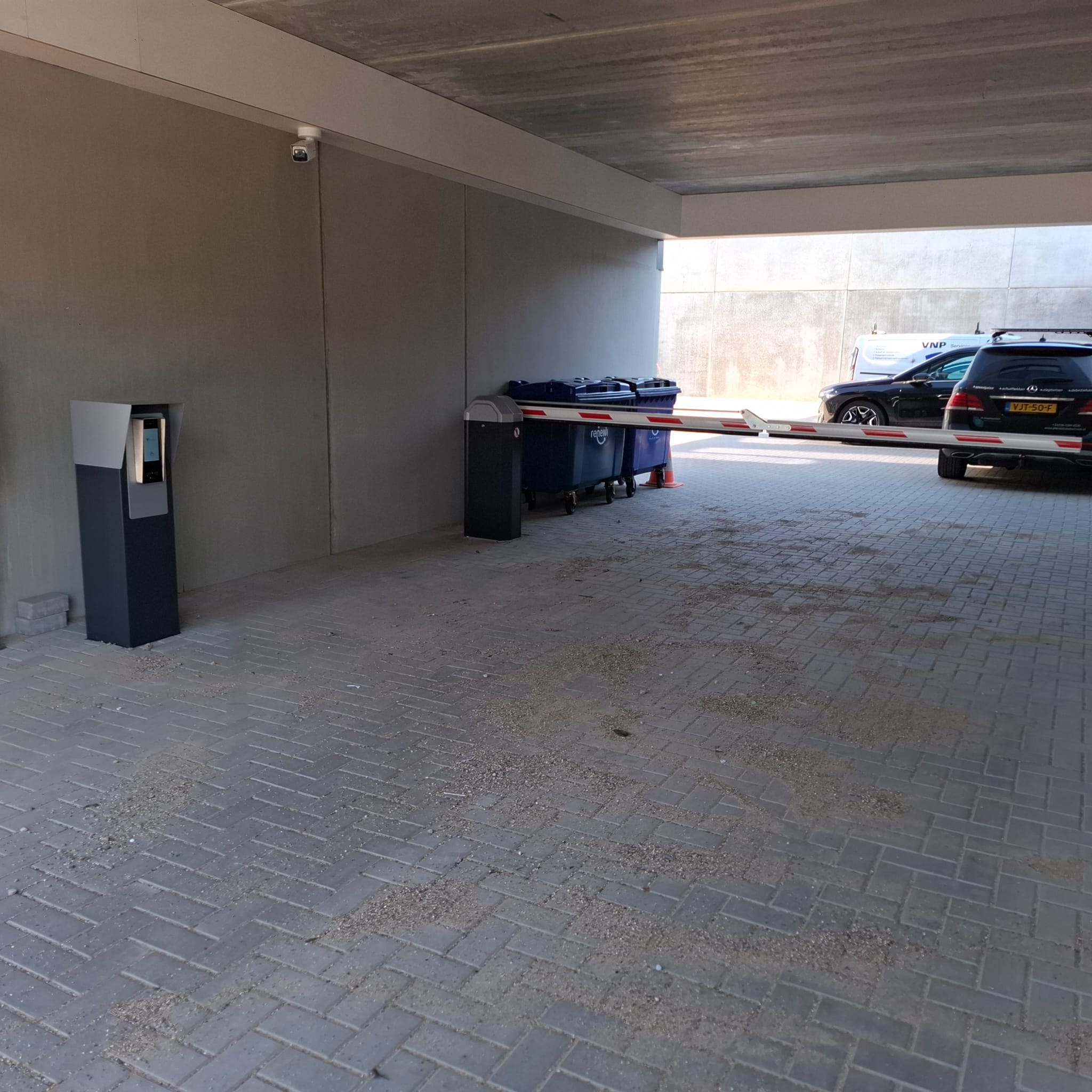 JMI 6000 knikarm slagboom parkeerinstallatie ondergrondse garage