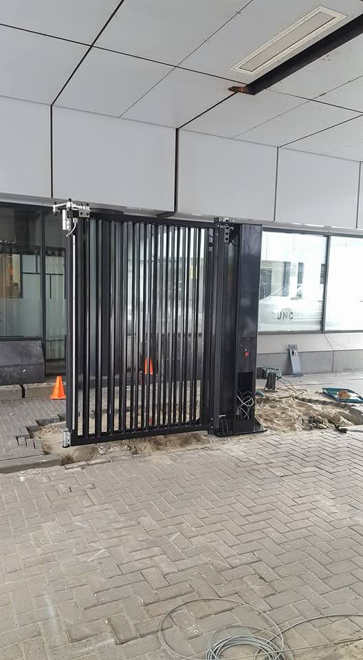 Schuifpoorten toegangscontrole internering Rotterdam